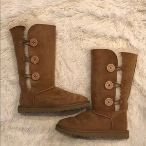 Tall Three Button Bailey UGG boots, size 8